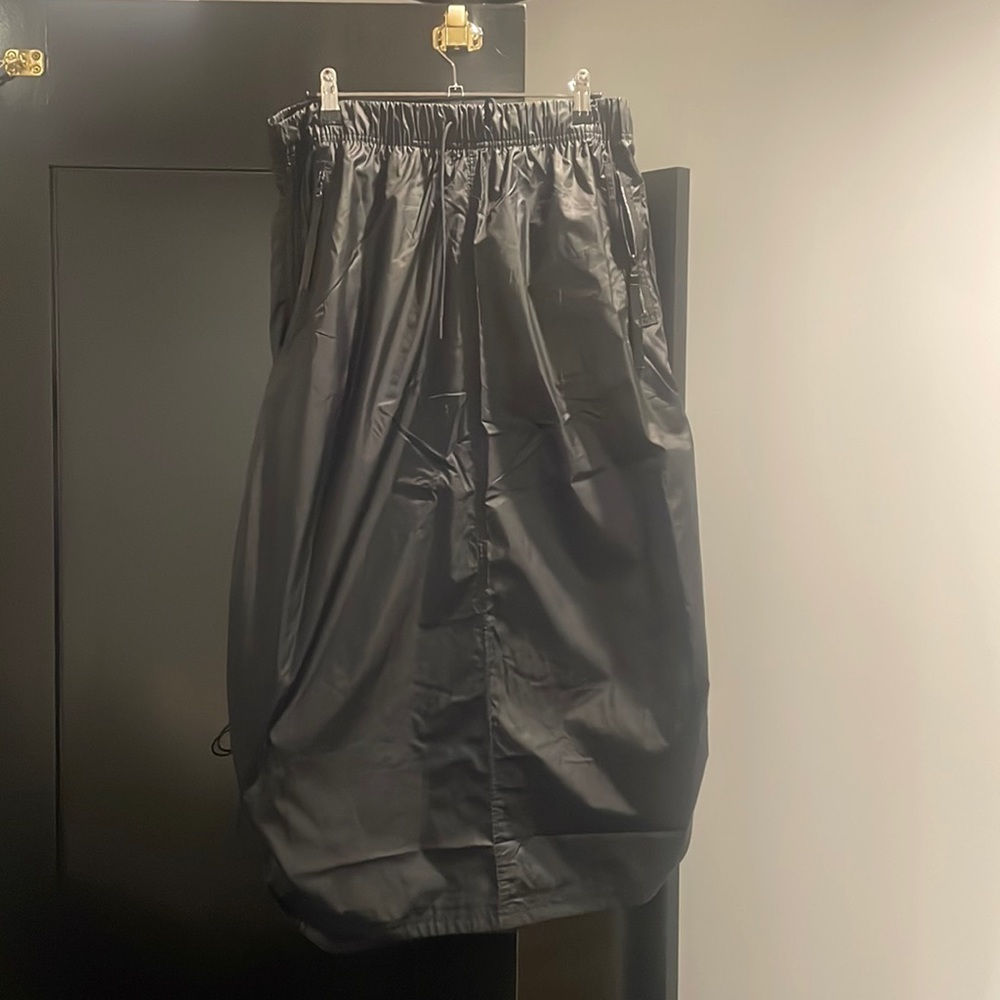 NIKE size M black midi skirt